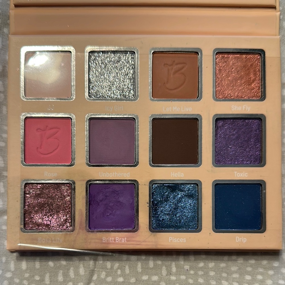 Beauty Creations Eyeshadow Palette - Vibrant Shades - Picture 2 of 10
